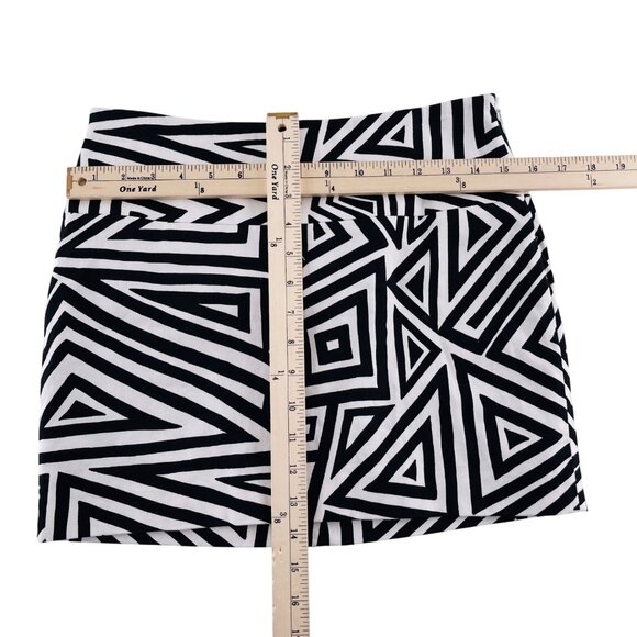 Express Design Studio Black & White Geometric Print Short Skirt Size 2 - Picture 3 of 5